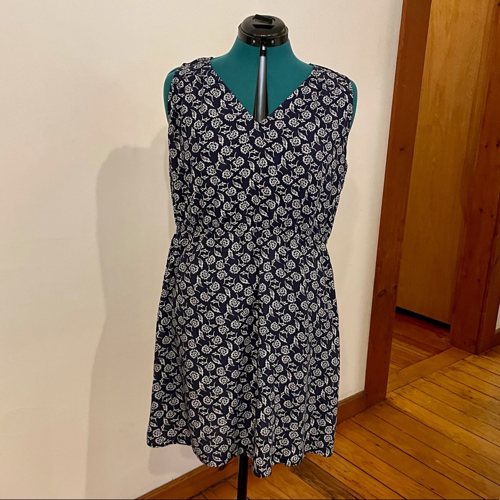 Navy blue floral v neck dress